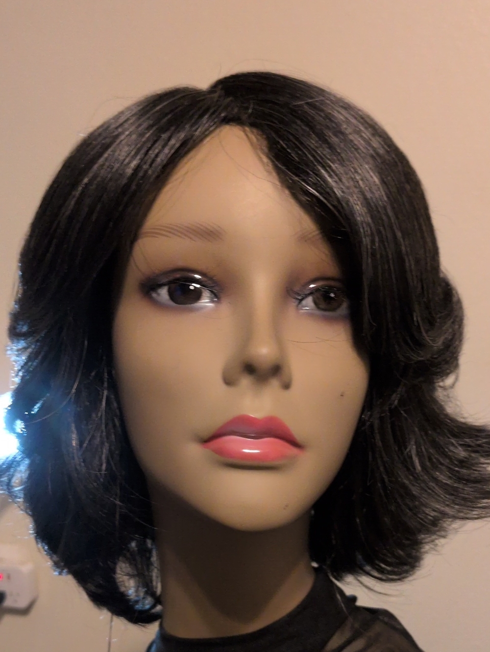 Classic Short Black and Grey Women's Wig - Sleek Layered Style